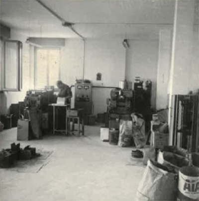 Vecchio laboratorio per la costruzione e riparazione di stampi
